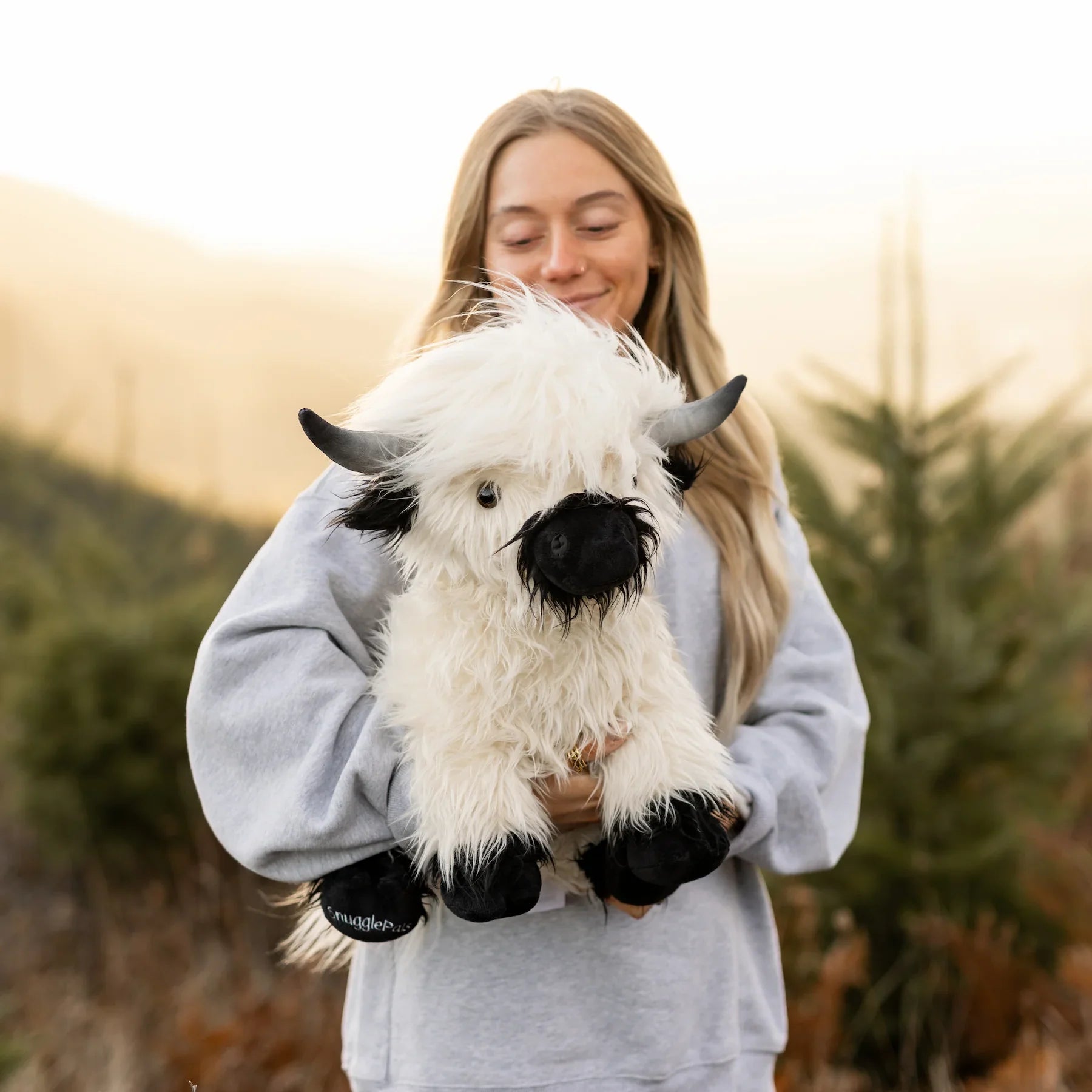 Jumbo White & Black Highland Cow Toyarat
