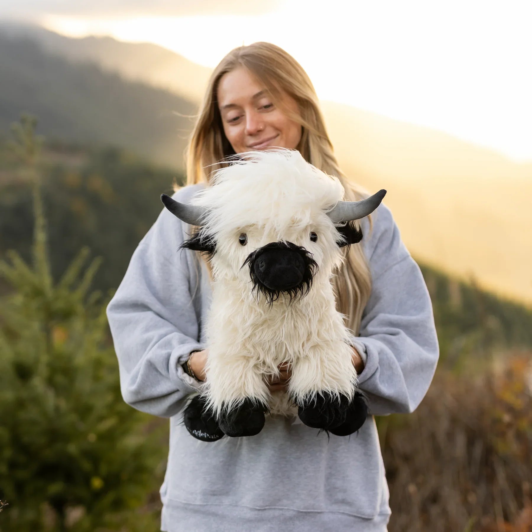 Jumbo White & Black Highland Cow Toyarat