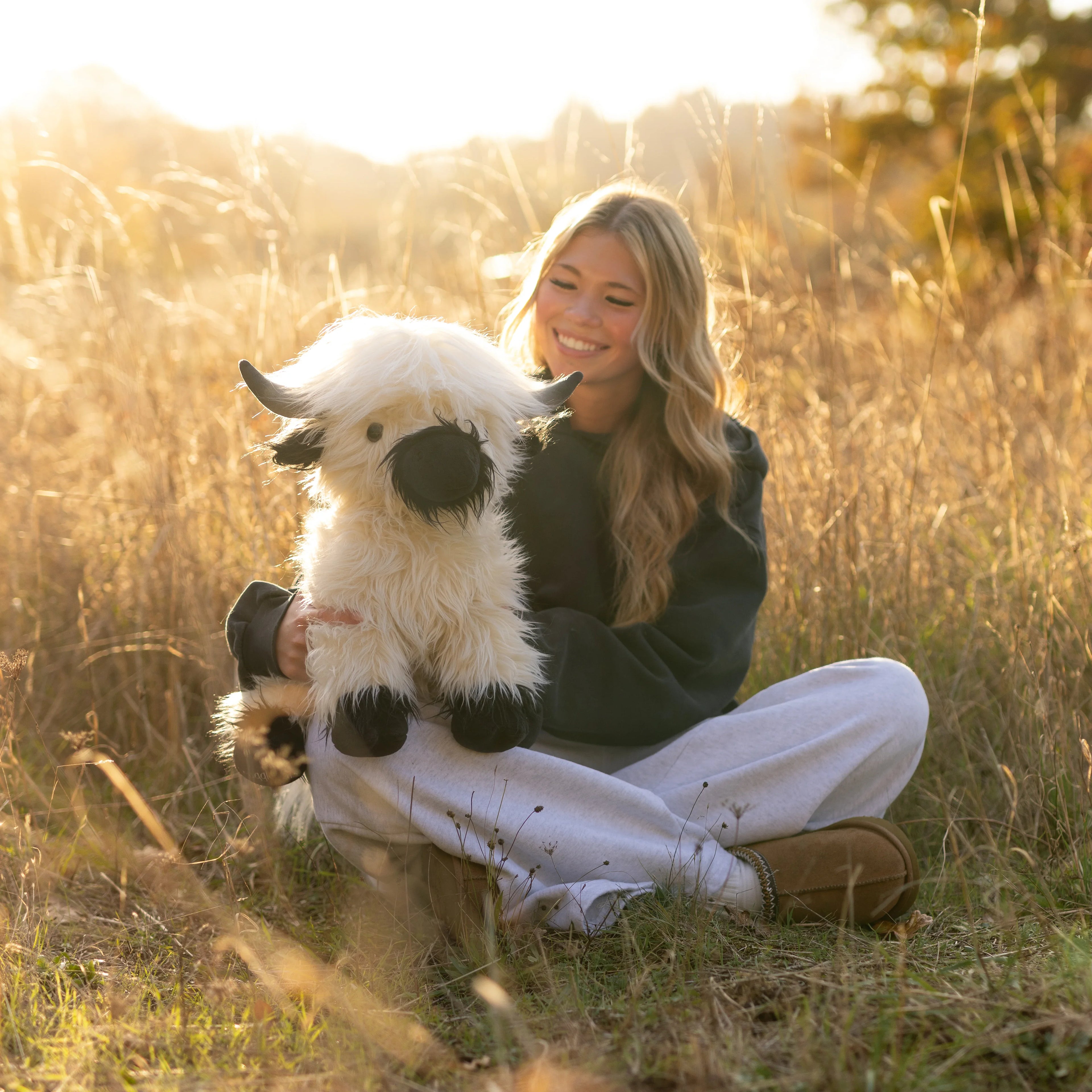 Jumbo White & Black Highland Cow Toyarat