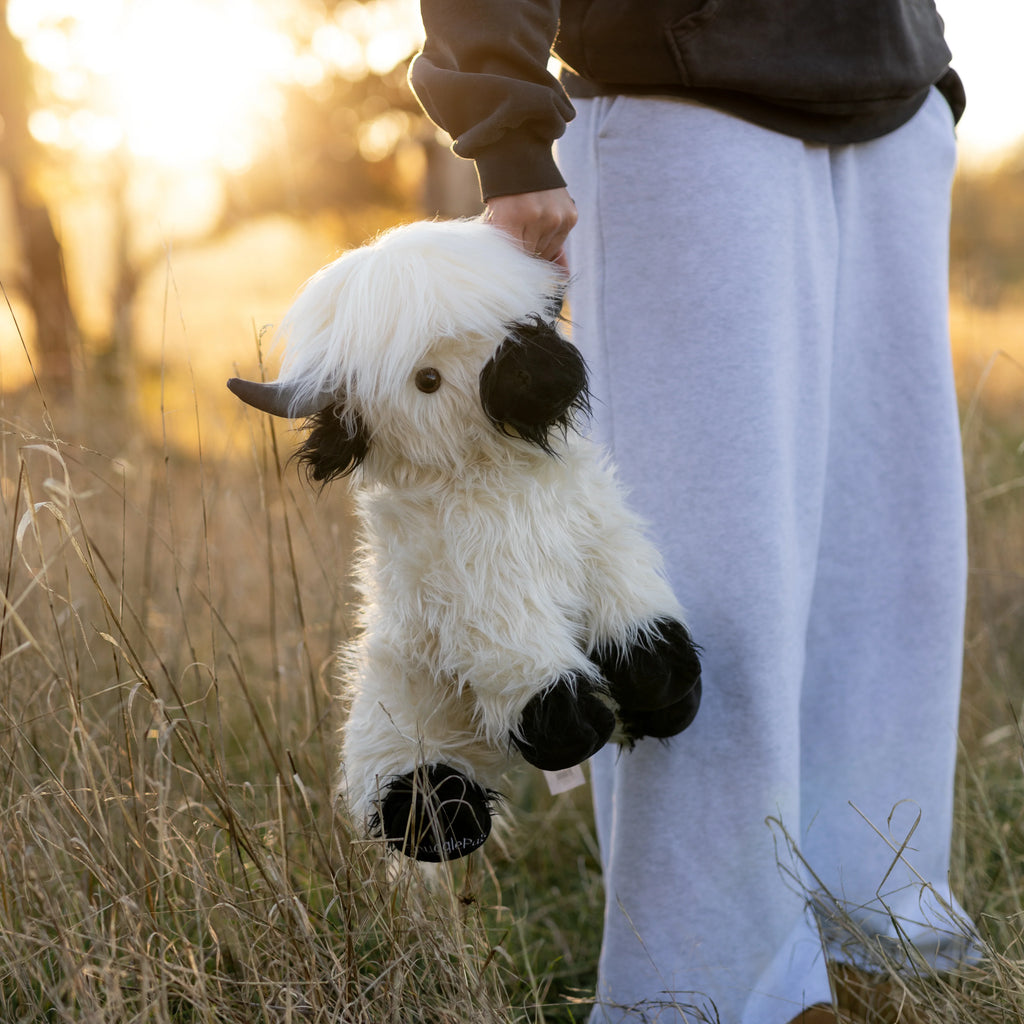 Jumbo White & Black Highland Cow Toyarat